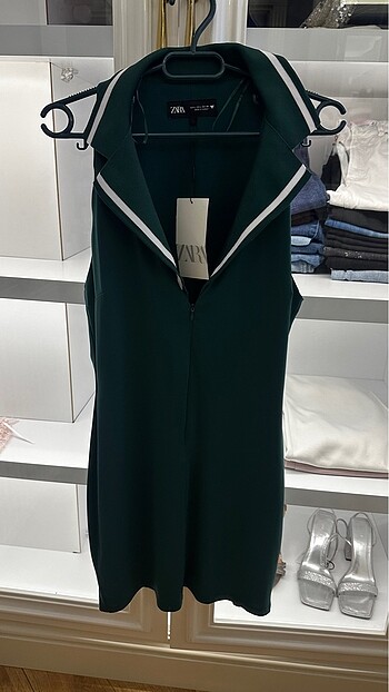 Zara dekolteli yeşil elbise