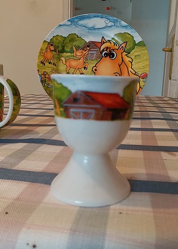 At ve Çiftlik Temalı Porselen Fincan ve Tabak Seti - Görsel 7