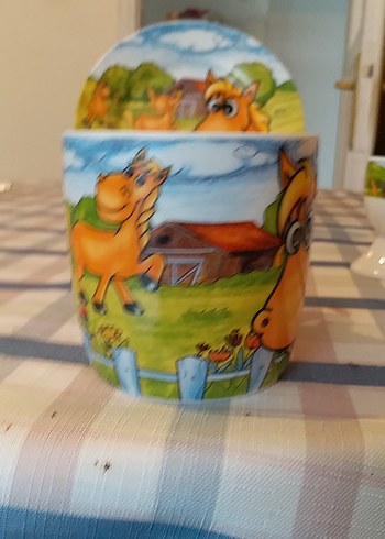 At ve Çiftlik Temalı Porselen Fincan ve Tabak Seti - Görsel 4