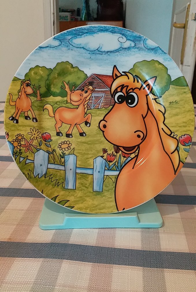 At ve Çiftlik Temalı Porselen Fincan ve Tabak Seti - Görsel 2