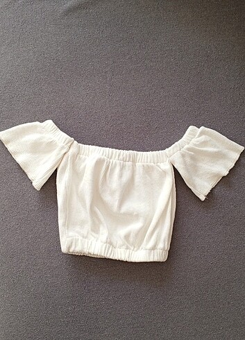 Ekru crop