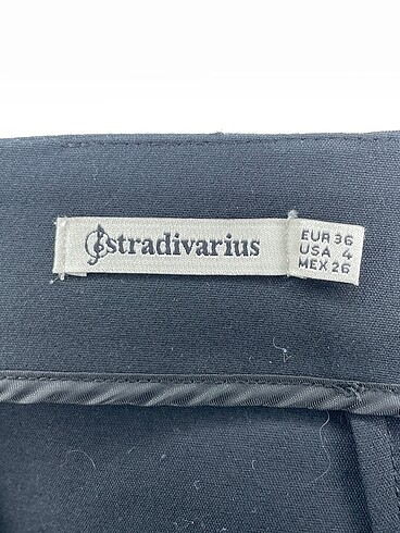 36 Beden siyah Renk Stradivarius Mini Şort %70 İndirimli.