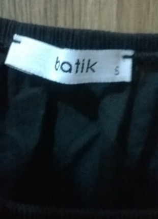 Batik siyah bluz fırfırlı