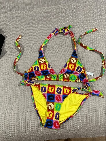 Kyo Bikini takım