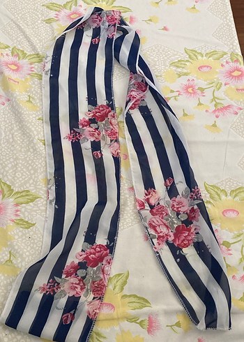 Çiçekli ve Çizgili Kadın Fular - Görsel 4