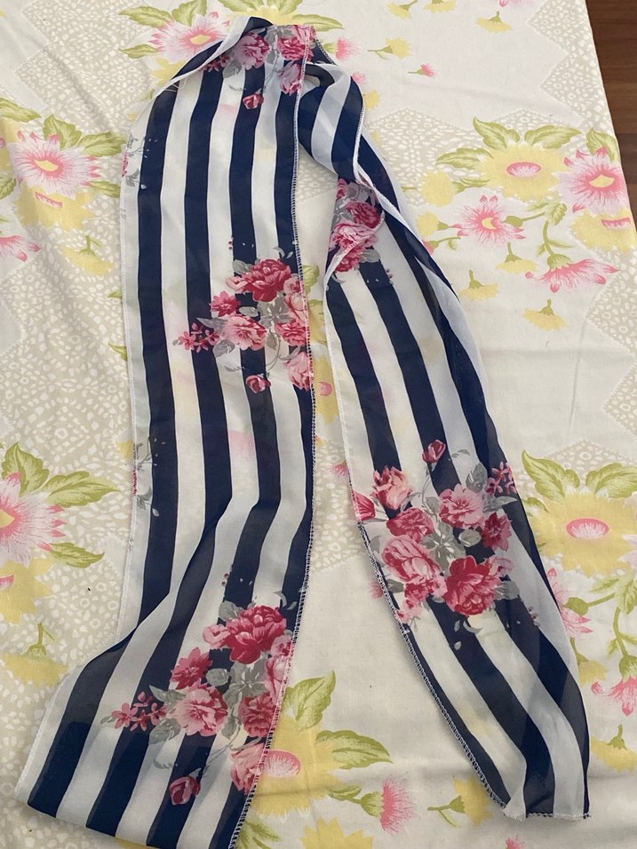 Çiçekli ve Çizgili Kadın Fular - Görsel 4