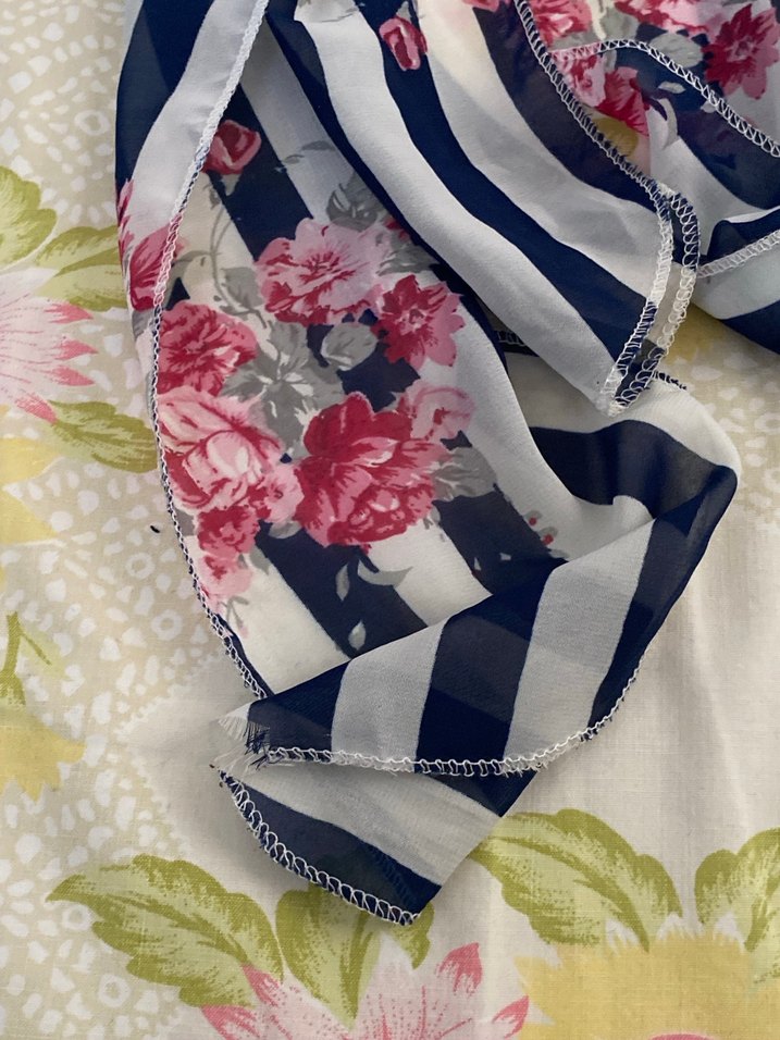 Çiçekli ve Çizgili Kadın Fular - Görsel 2