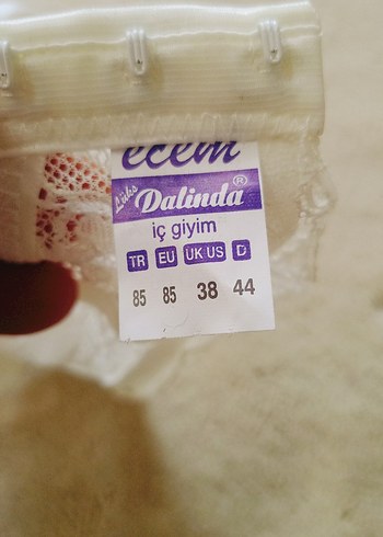 42 Beden 85 d beden Dolgusuz Sütyen