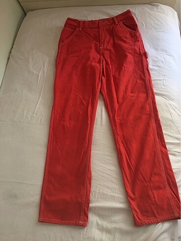 kırmızı kargo pantolon