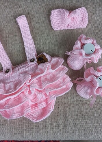 Carter's Kız bebek fırfırlı askılı şort takım