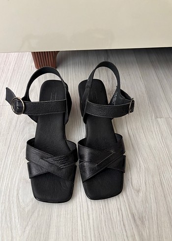 39 Beden siyah Renk Tokalı Siyah Dolgu Topuklu Kadın Sandalet