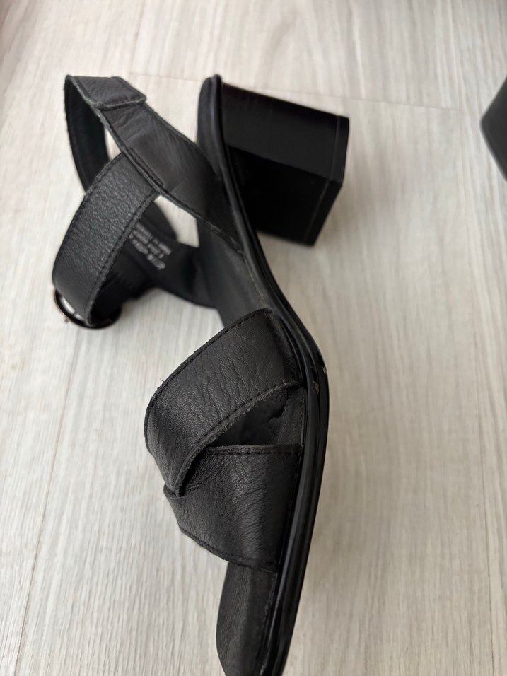 Tokalı Siyah Dolgu Topuklu Kadın Sandalet - Görsel 2