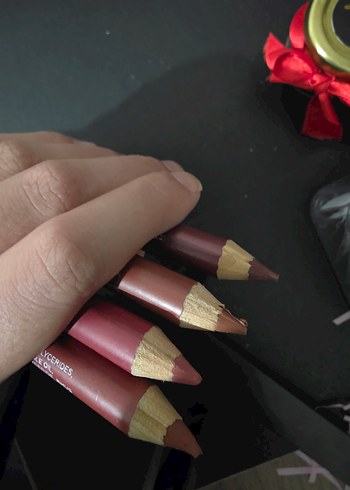 Beden çeşitli Renk Pastel Bej Tonlarında 4 Renk Dudak Kalemi