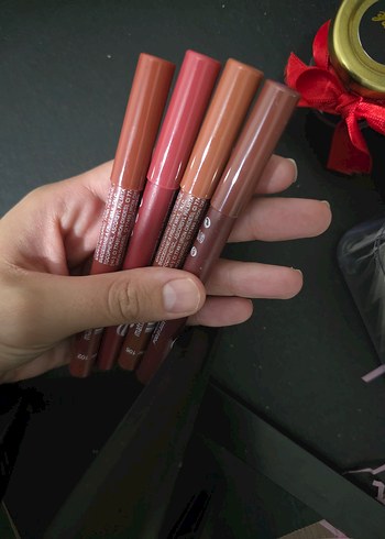 Pastel Bej Tonlarında 4 Renk Dudak Kalemi
