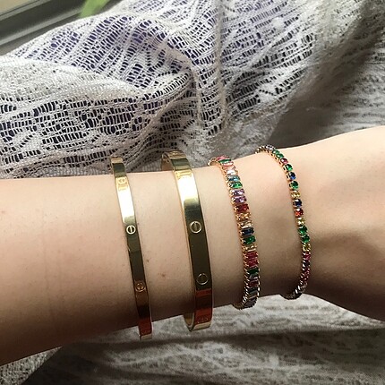 İnce cartier ve yüzük