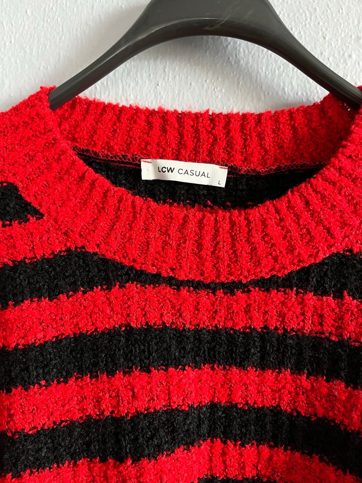 Kırmızı Siyah Çizgili Kadın Kazak - Görsel 3