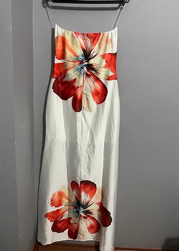 Çiçek Desenli Straplez Uzun Saten Elbise - Görsel 3