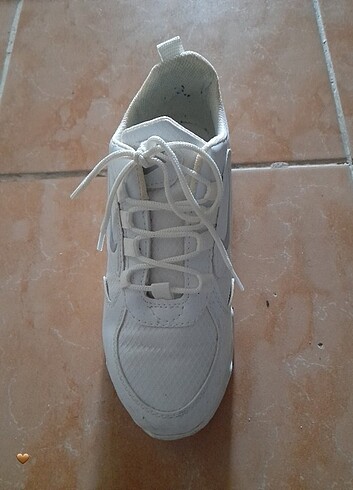 37 Beden Beyaz spor ayakkabı 