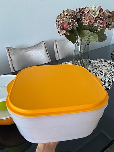 TUPPERWARE