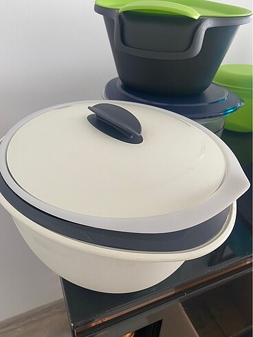 TUPPERWARE