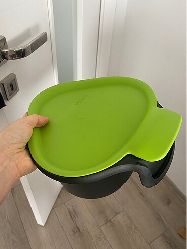 TUPPERWARE