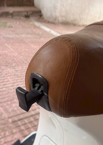 VESPA ET4 koltukBej Deri - Görsel 2
