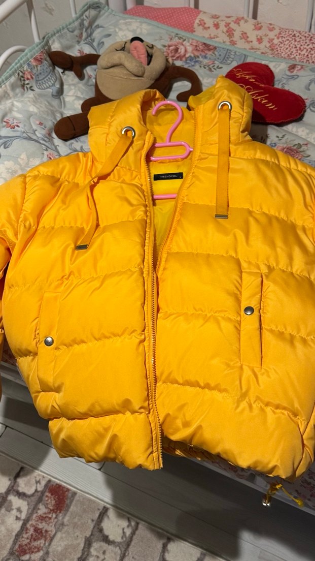 Sarı Düğmeli Kadın Kışlık Mont - Görsel 4