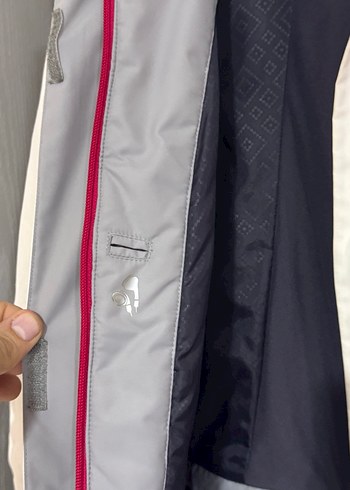 Gri Detaylı Beyaz Spor Kadın Mont - Görsel 2