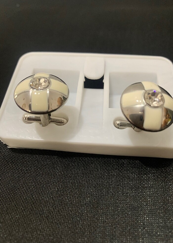 Gömlek Kol Düğmesi Çok Şık - Görsel 2