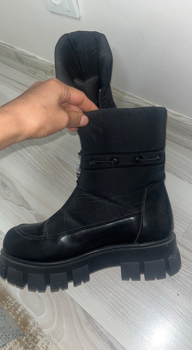 Siyah Fermuarlı Kadın Platform Bot - Görsel 2