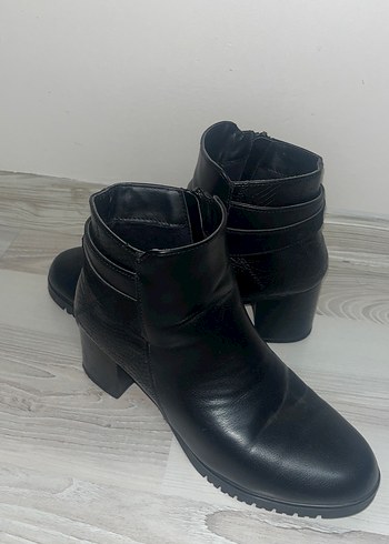 Siyah Deri Yılan Desenli Topuklu Bot - Görsel 6