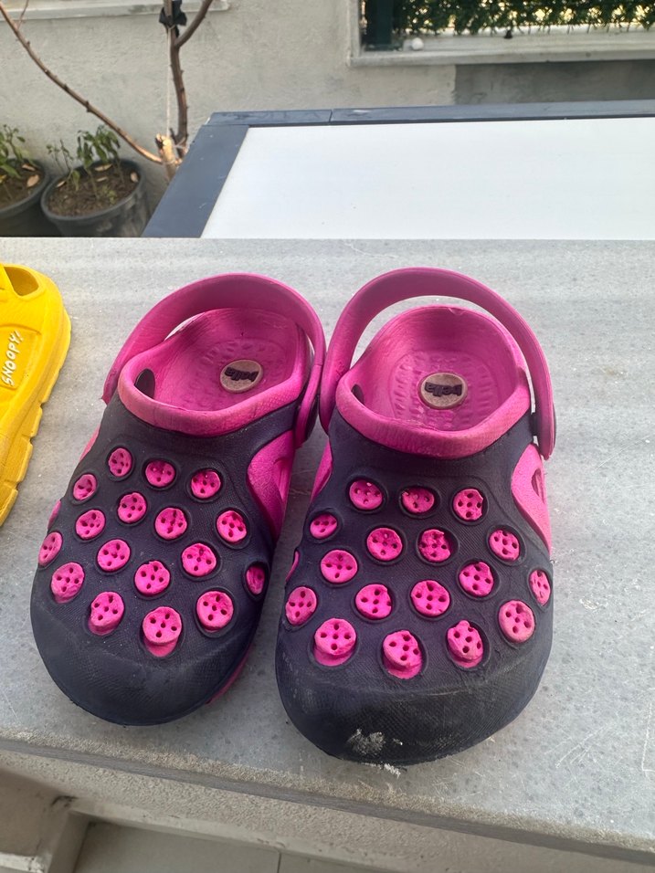 Puantiyeli Düğmeli Pembe Kız Terliği - Görsel 2