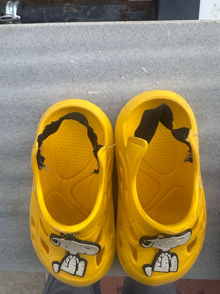 Sarı Kaydırmaz Bantlı Erkek Çocuk Terliği - Görsel 4