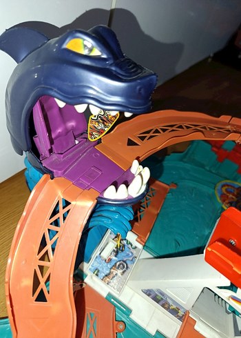 hot wheels çılgın sharky oyun seti - Görsel 3