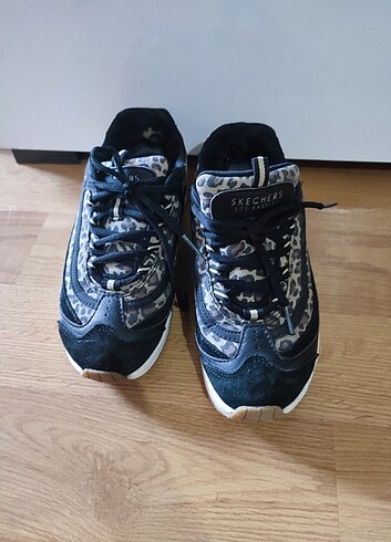 37 Beden siyah Renk Orjinal skechers spor ayakkabı