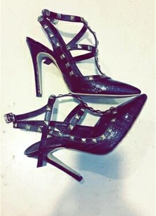 SİYAH VALENTINO TARZI 38 NUMARA STİLETTO