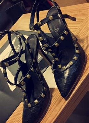 38 Beden siyah Renk SİYAH VALENTINO TARZI 38 NUMARA STİLETTO