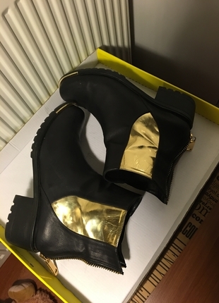 38 Beden GOLD FERMUARLI VE DETAYLI KISA - 38 NO - TREND BOOTİE