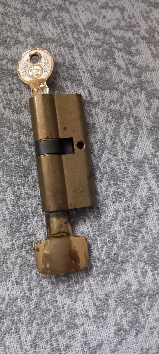 Bej ve Gri Erkek Anahtarlık - Görsel 2