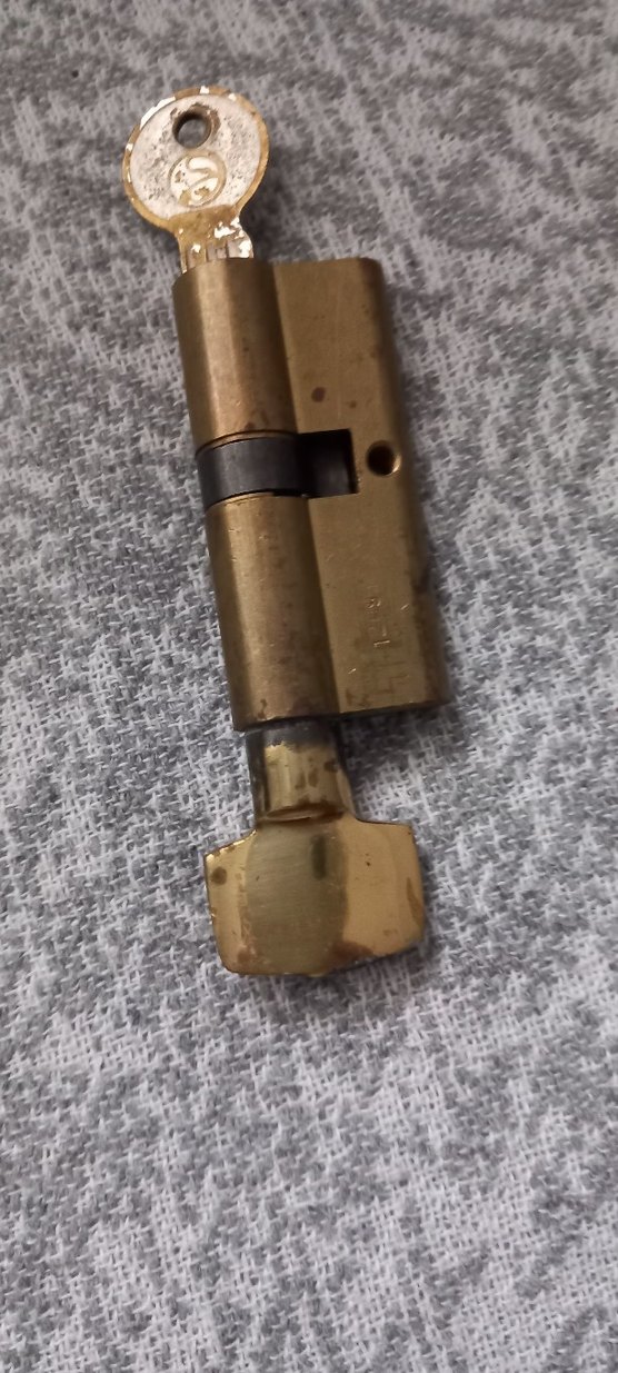 Bej ve Gri Erkek Anahtarlık - Görsel 3