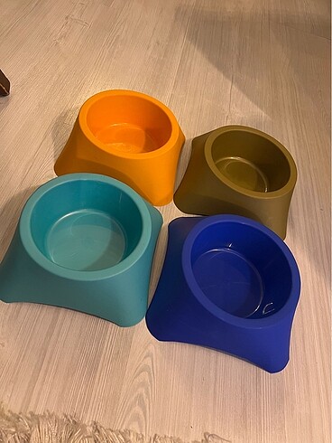 Sert plastik su mama kabı