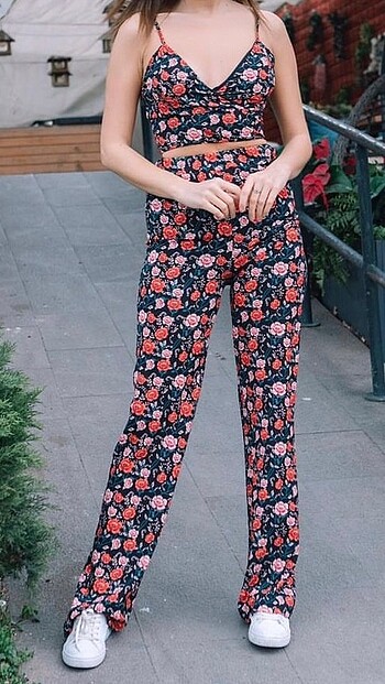 Çiçekli ikili takım