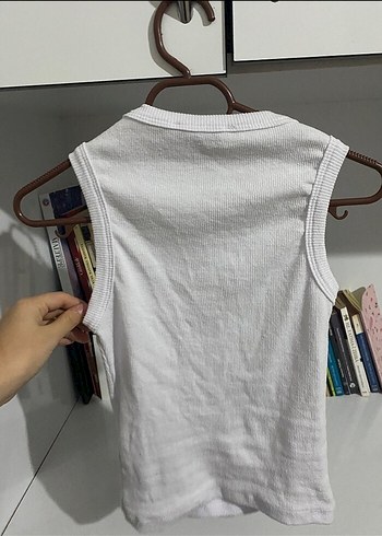 Kadın beyaz Yüksek Yakalı Atlet ürünün m bedeni mevcut s-m uymlu