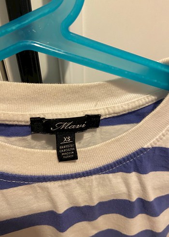 Mavi Beyaz Çizgili Kadın Tişört - Görsel 2