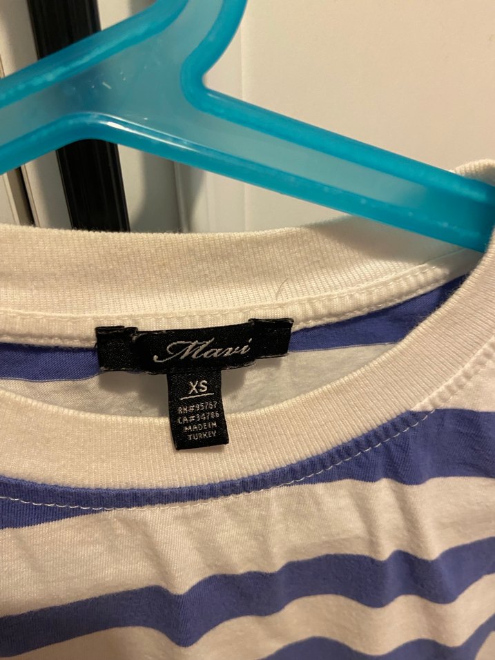 Mavi Beyaz Çizgili Kadın Tişört - Görsel 2