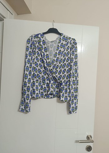 Düğmeli V Yaka Uzun Kollu Bluz - Görsel 3