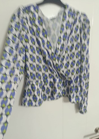 Düğmeli V Yaka Uzun Kollu Bluz - Görsel 2