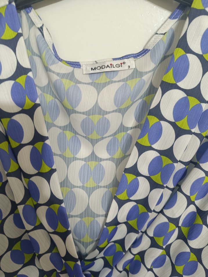 Düğmeli V Yaka Uzun Kollu Bluz - Görsel 4