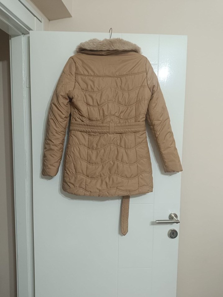 Bej Kürklü Kısa Kadın Kışlık Mont - Görsel 3