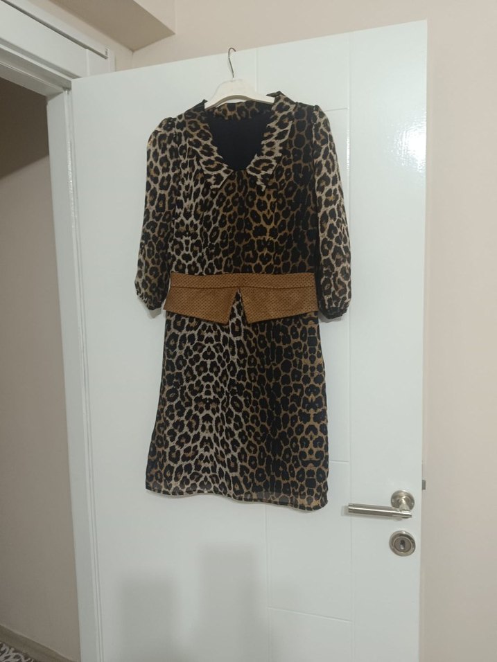 Leopar Desenli Kemerli Mini Elbise - Görsel 2